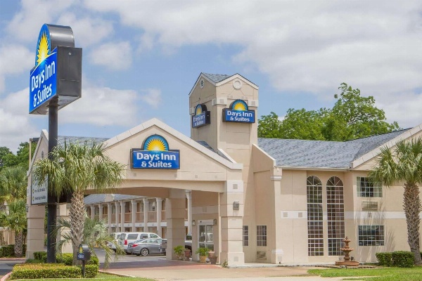 Days Inn by Wyndham Nacogdoches/SFA University/Downtown image 1