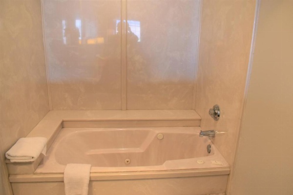 Days Inn by Wyndham Nacogdoches/SFA University/Downtown image 12