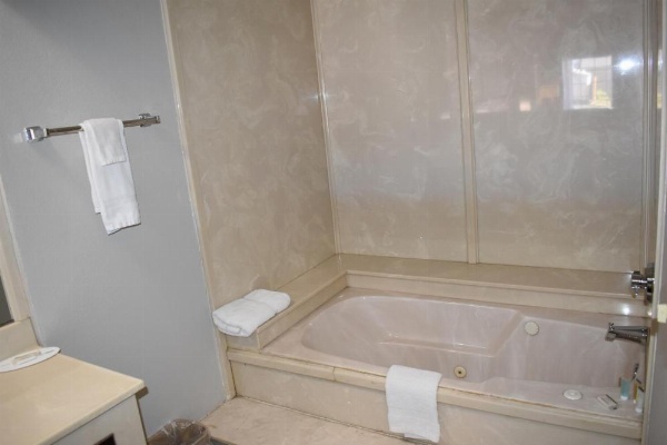 Days Inn by Wyndham Nacogdoches/SFA University/Downtown image 16