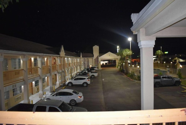 Days Inn by Wyndham Nacogdoches/SFA University/Downtown image 21