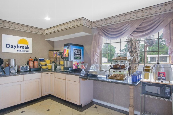 Days Inn by Wyndham Nacogdoches/SFA University/Downtown image 4